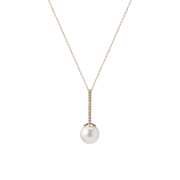 Proud Pearl Pendant with Diamonds