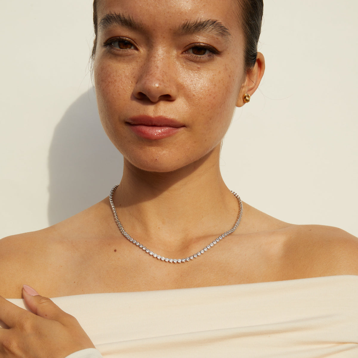 Model. Woman wearing diamond necklace 