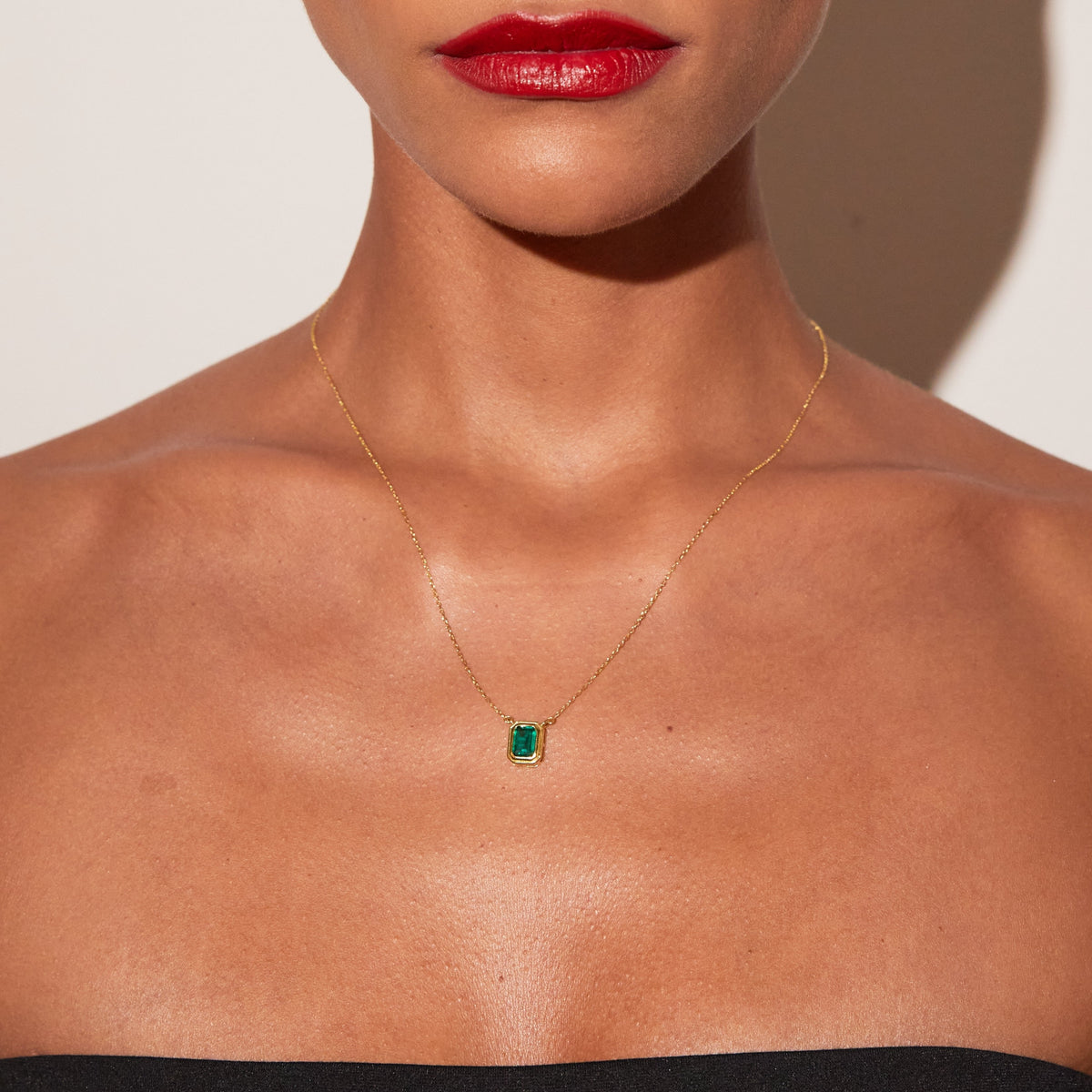 Model. Woman wearing green stone necklace 