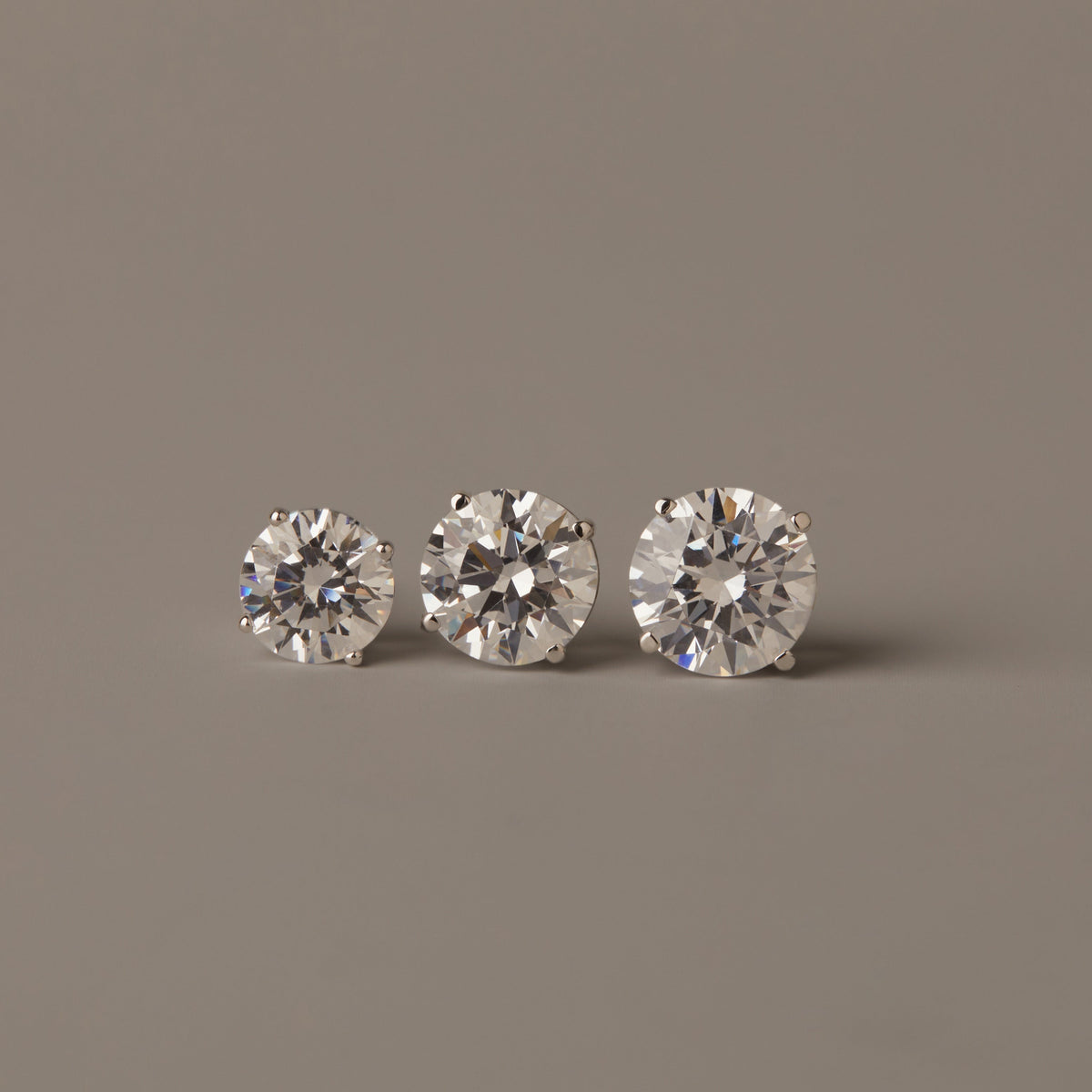 Model. Three diamonds on a brown background