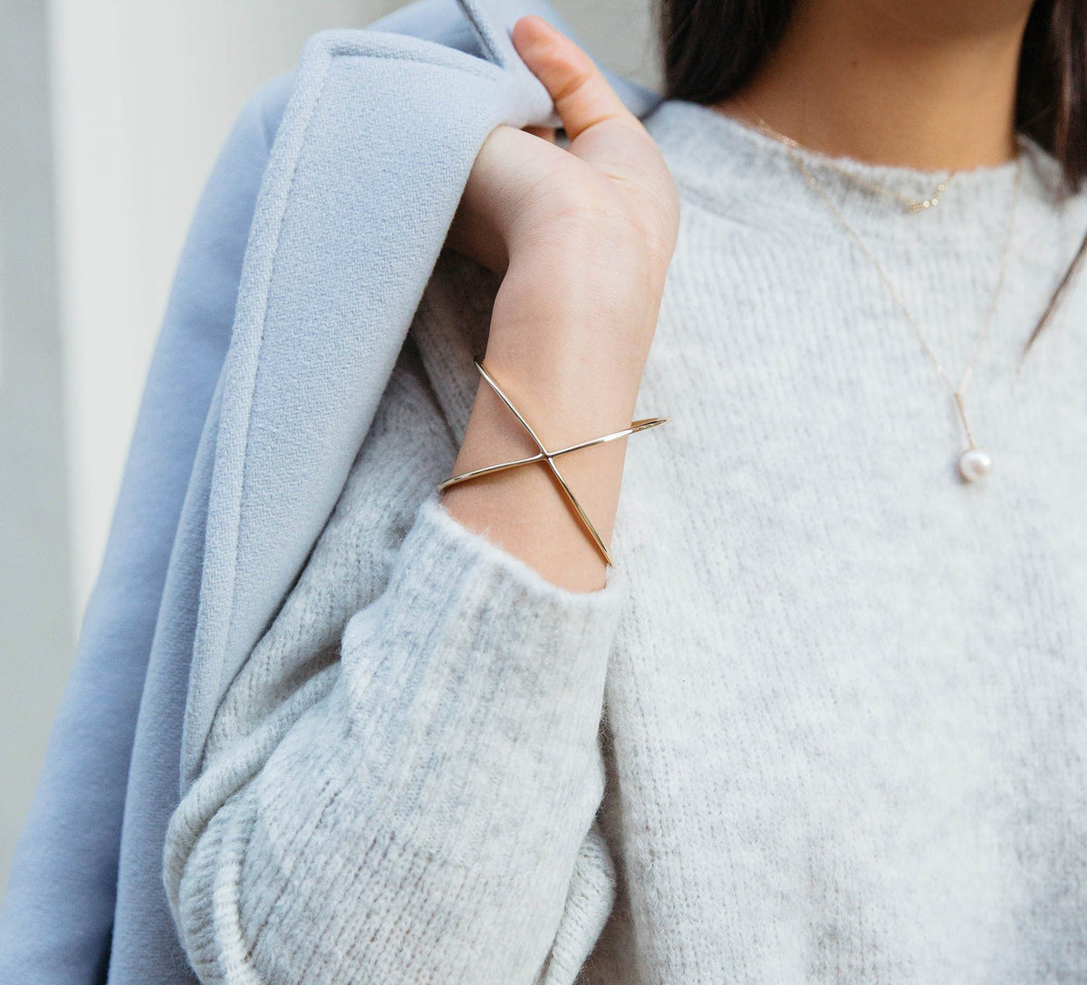 X Cuff Lifestyle Model