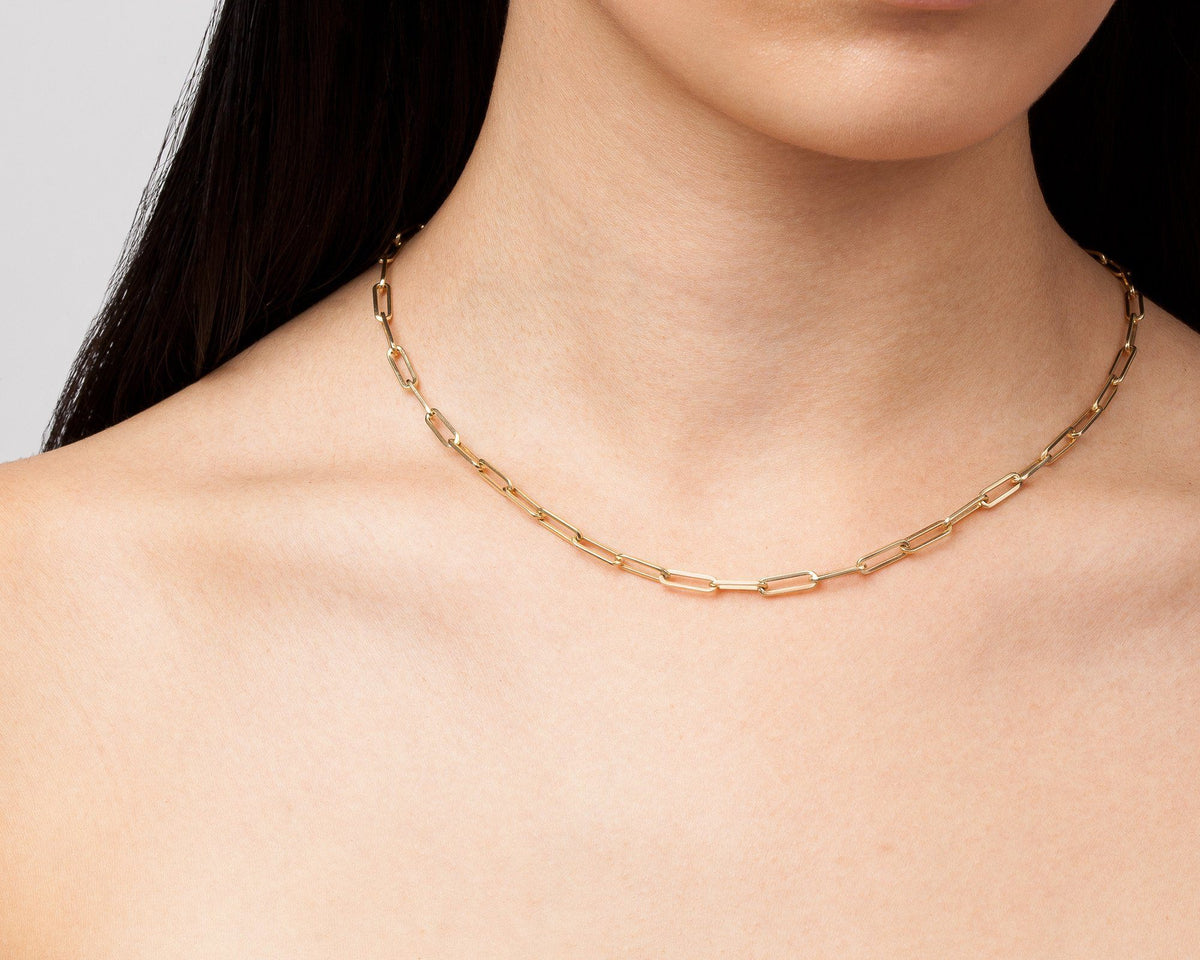 Large Chain Necklace Model