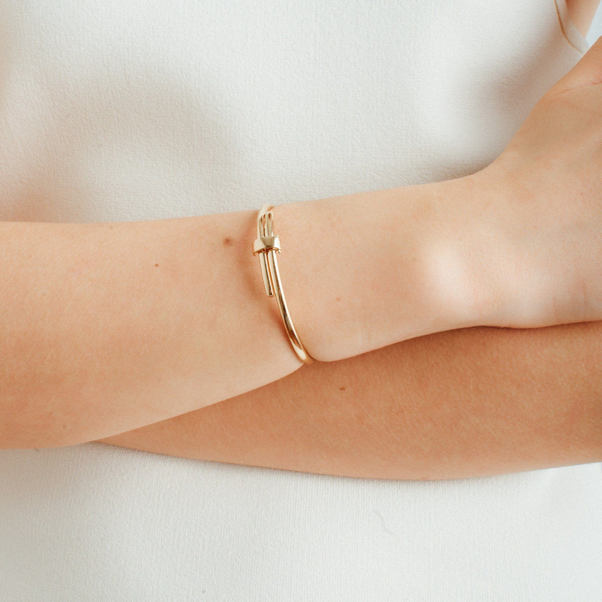 Crossover Bracelet   Model