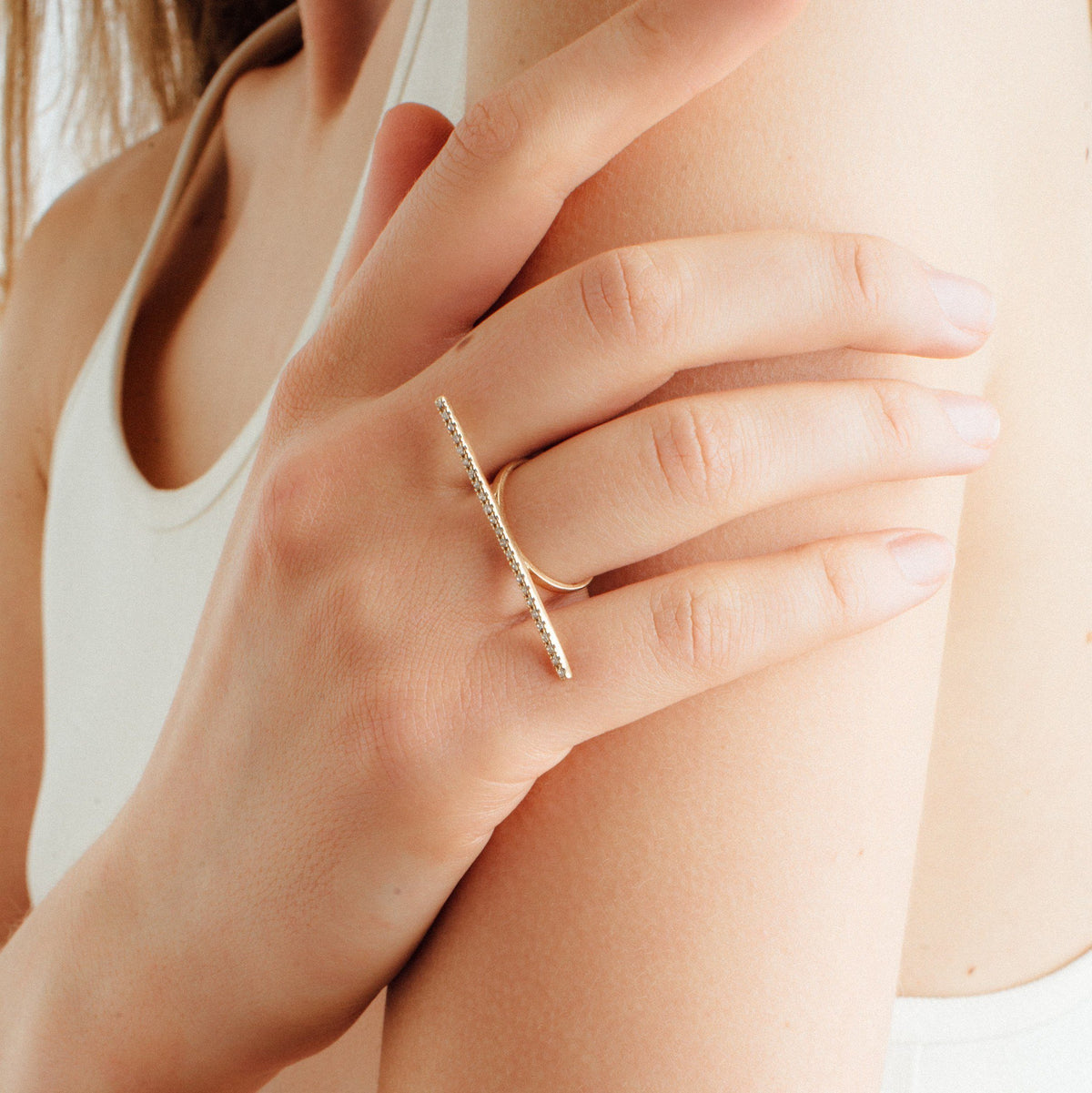 Diamond Bar Ring    Model